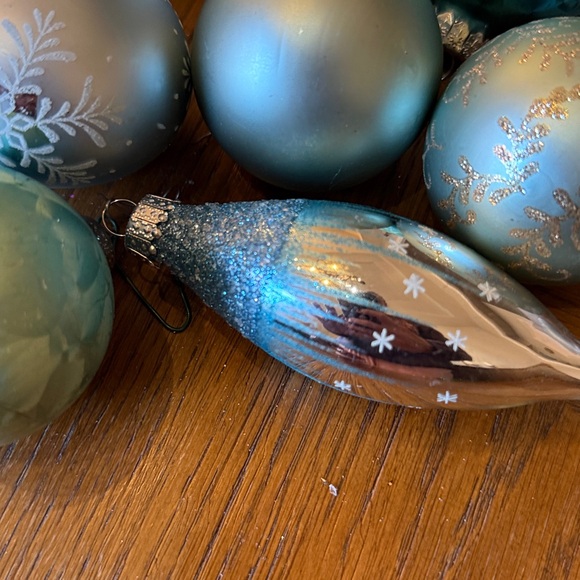 Elegant Holiday Ornament Set in Blue and Gold - Picture 4 of 5